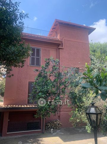 Casa indipendente in residenziale in Via Volterra