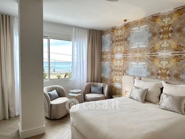 Appartamento in residenziale in Passeggiata Guglielmo Oberdan