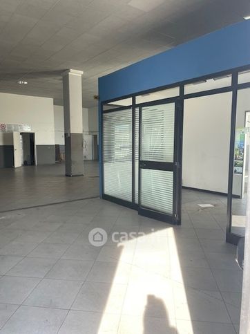 Capannone in commerciale in Viale Brodolini