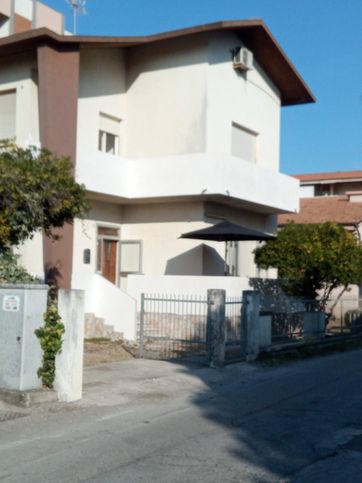 Casa bi/trifamiliare in residenziale in Via Damiano Chiesa 96