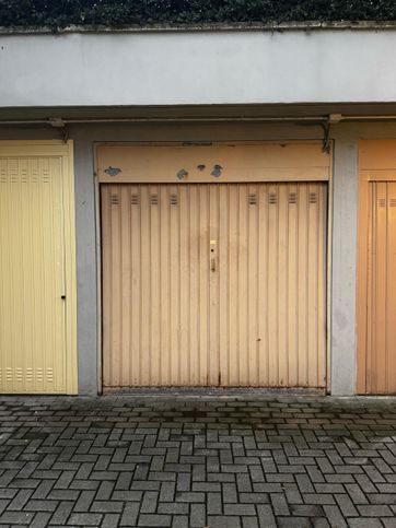 Garage/posto auto in residenziale in Viale Abruzzi 6