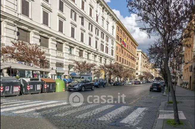 Attivitã /licenza (con o senza mura) in commerciale in Piazza Cola di Rienzo