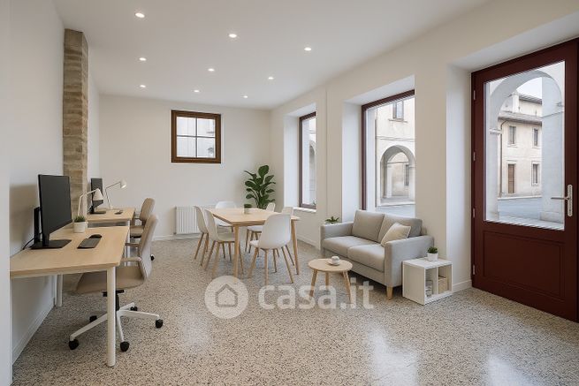 Ufficio in commerciale in Via Umberto Cosmo