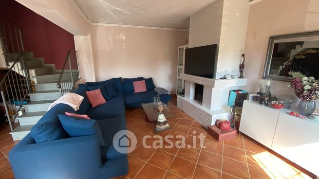 Casa indipendente in residenziale in 