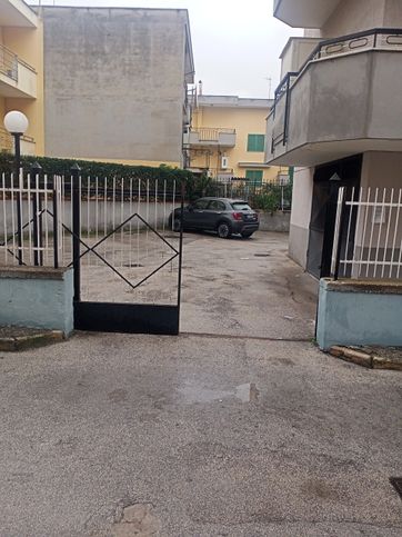 Garage/posto auto in residenziale in Via San Giovanni 120