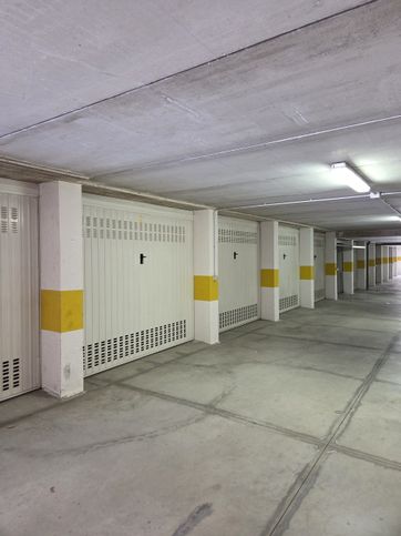 Box/posto auto in residenziale in Via XXV Aprile 1945 5