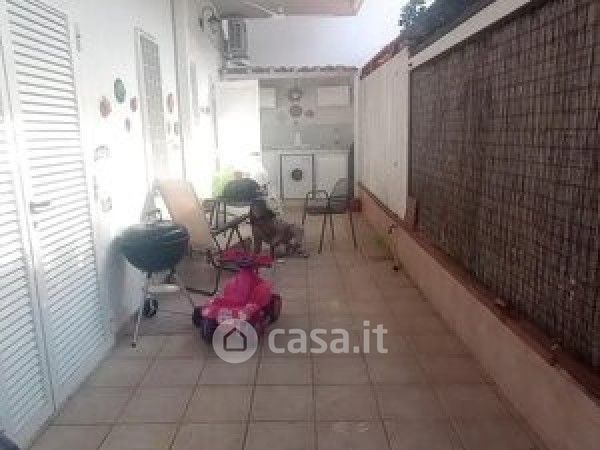 Casa bi/trifamiliare in residenziale in Via dei Fenici 19