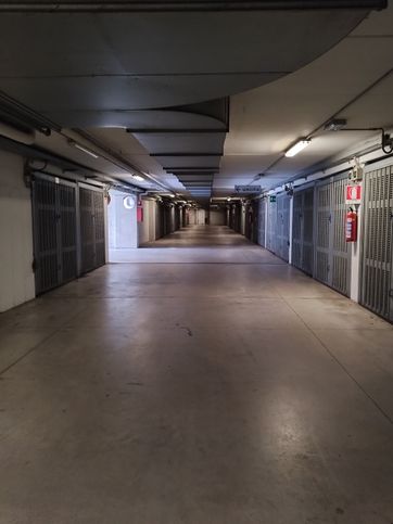 Box/posto auto in residenziale in Piazza Manfredi Azzarita