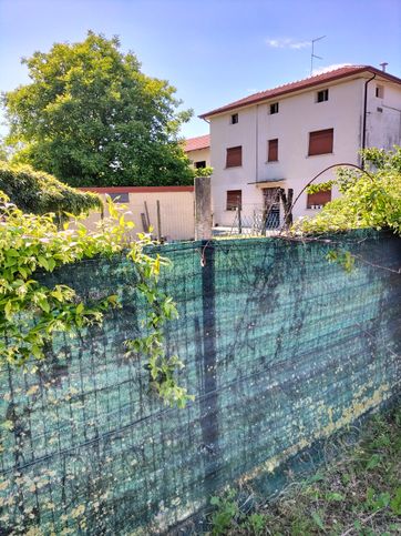 Casa indipendente in residenziale in 