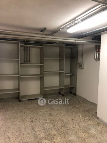 Box/posto auto in residenziale in Via della Tecnica 18
