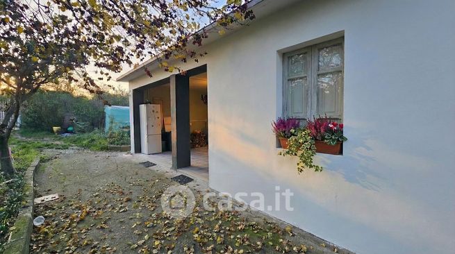 Casa indipendente in residenziale in Via Macchione 11