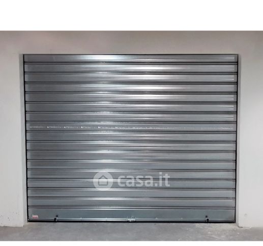 Box/posto auto in residenziale in Piazza Filattiera 12