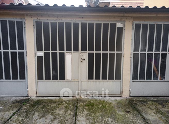 Box/posto auto in residenziale in Via Gaetano Donizetti 25