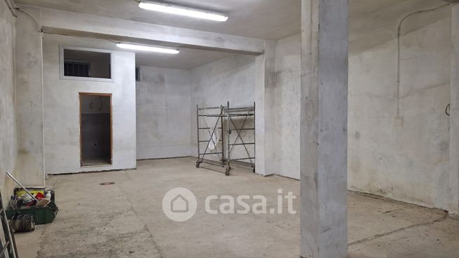Capannone in commerciale in Via di Porto 71