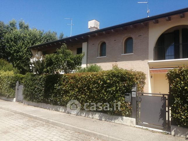 Casa bi/trifamiliare in residenziale in Vicolo A. Murer 12