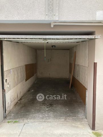 Box/posto auto in residenziale in Via Bartolomeo Gualla 10