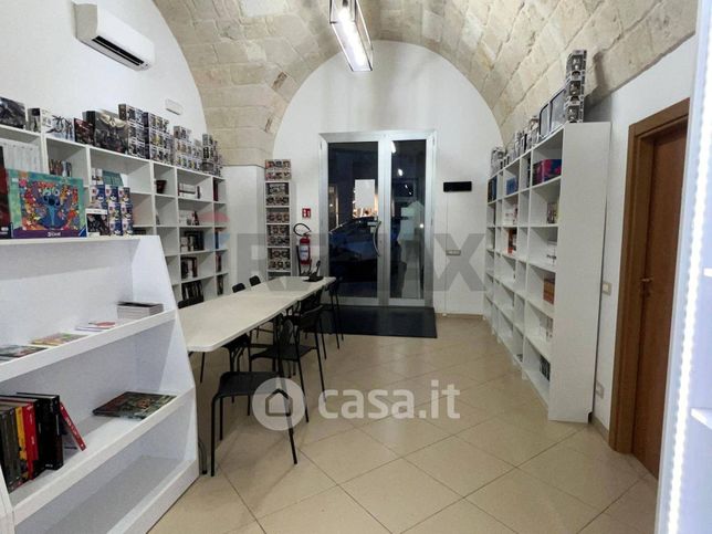 Attivitã /licenza (con o senza mura) in commerciale in Via Vittorio Veneto 1