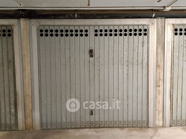 Box/posto auto in residenziale in Via Libertà 165