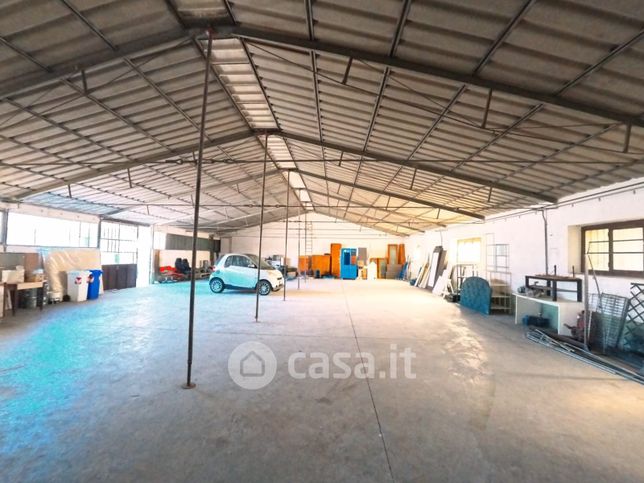Capannone in commerciale in Via Vecchia
