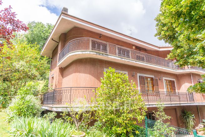 Casa bi/trifamiliare in residenziale in Largo Olgiata 15