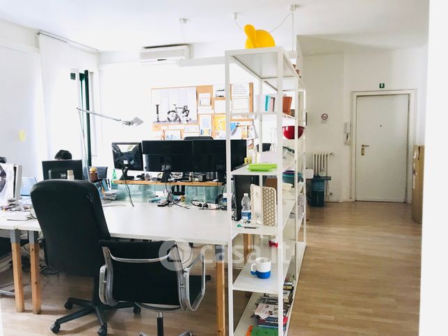 Ufficio in commerciale in Via Tortona 16