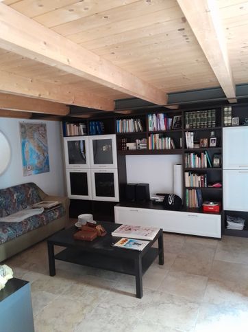 Casa indipendente in residenziale in Via Trento 18
