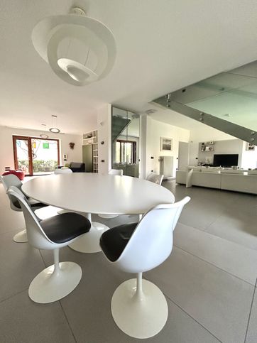 Villa in residenziale in Viale John Fitzgerald Kennedy