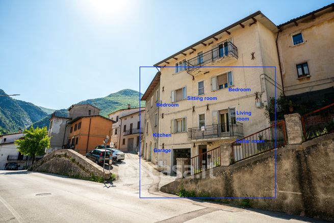 Casa indipendente in residenziale in Viale Roma 23