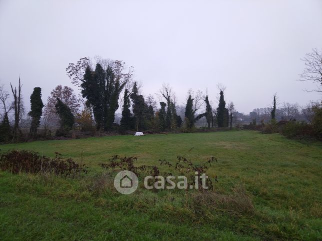 Terreno agricolo in commerciale in Via Lambro