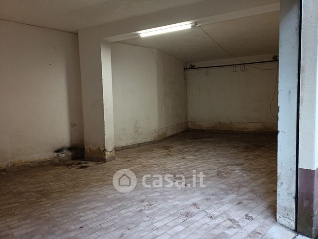 Box/posto auto in residenziale in Via Loreto 54