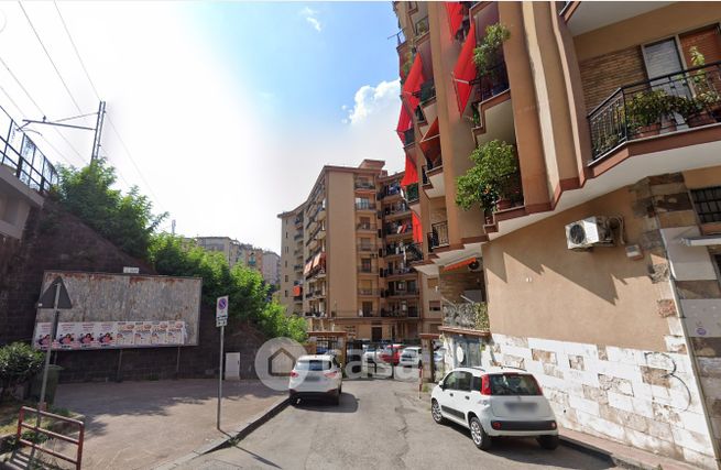 Box/posto auto in residenziale in Via Irno 43