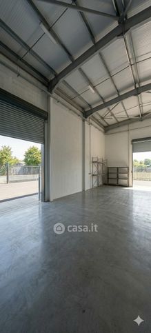 Capannone in commerciale in Traversa On. Salvatore Mariconda