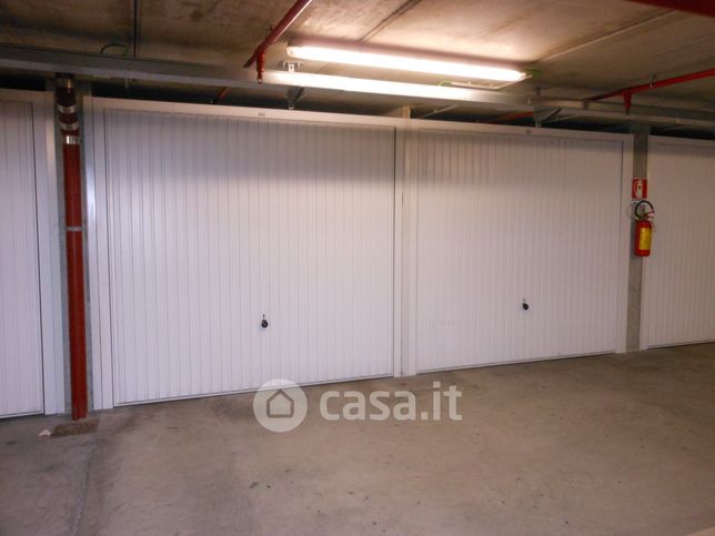 Garage/posto auto in residenziale in Via Carlo Vittadini 3A