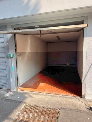 Box/posto auto in residenziale in Via Privata Montefior 17