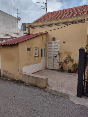 Casa indipendente in residenziale in Via Comunale Sperone 81