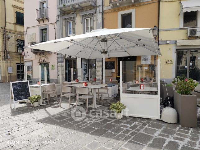Attivitã /licenza (con o senza mura) in commerciale in Piazza Diomede 18