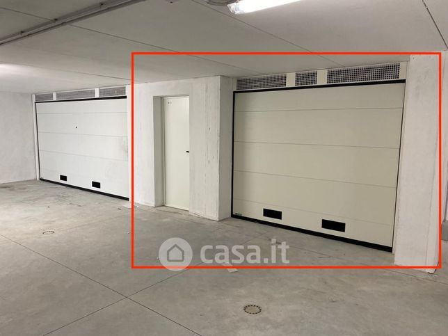 Box/posto auto in residenziale in Viale Zandonai 7