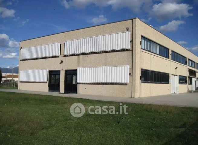 Capannone in commerciale in Via dei Comparini