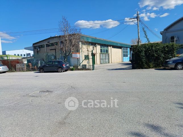 Capannone in commerciale in Via Carlo Errera