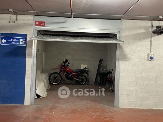 Garage/posto auto in residenziale in Piazza Leon Battista Alberti