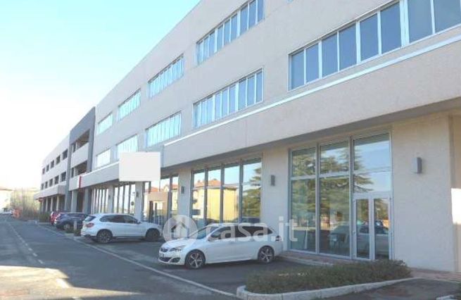 Ufficio in commerciale in Via delle Cooperazione