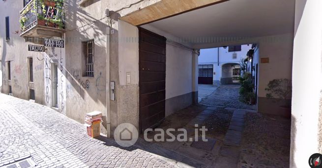 Box/posto auto in residenziale in Via dei Fiori 1