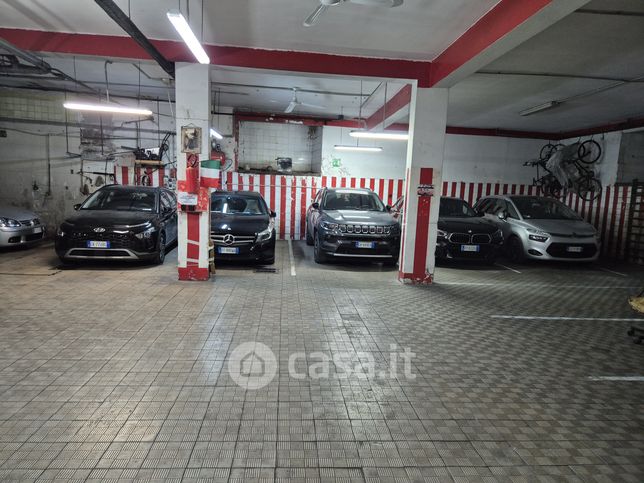 Garage/posto auto in residenziale in Piazza Santa Chiara 3