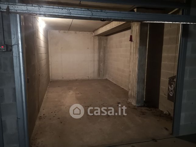 Garage/posto auto in residenziale in Via XXVII Novembre 3