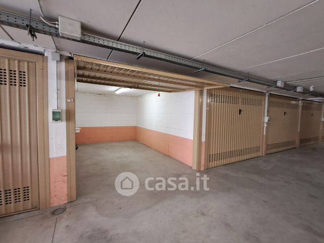 Box/posto auto in residenziale in Viale Carlo Canepa 51r