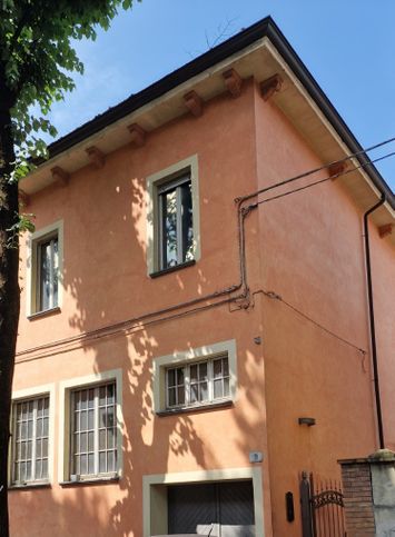 Casa indipendente in residenziale in Via Bernardino Pollinari