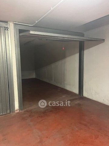 Box/posto auto in residenziale in Via Villa Emma 55