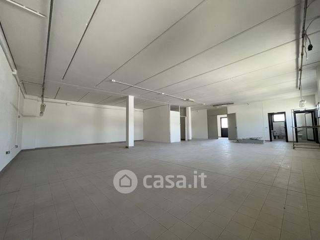 Capannone in commerciale in Via Antonio Meucci 6