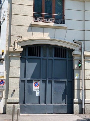 Box/posto auto in residenziale in Via Andrea Maria Ampère 102