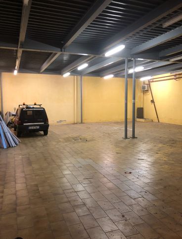 Capannone in commerciale in Via Garin 10
